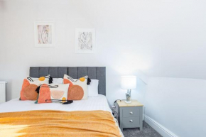 Beautiful newly refurbished apartment close to the promenade.